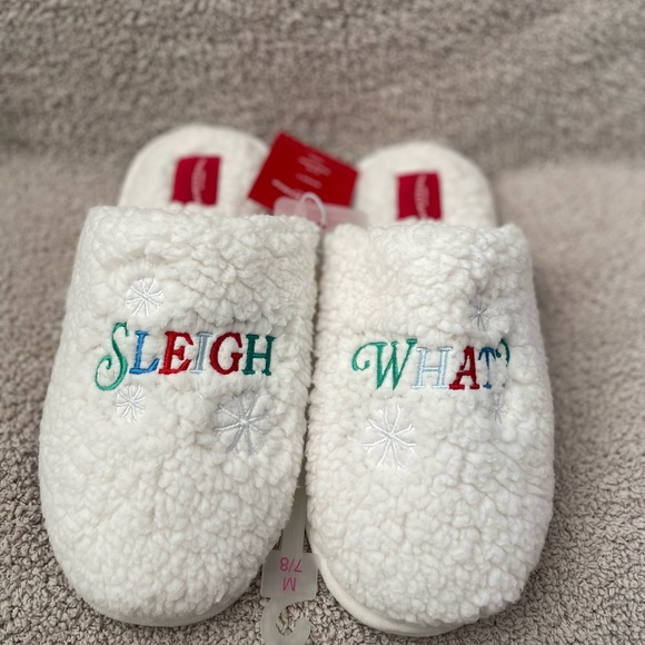 Wondershop White Fuzzy Slippers with Colorful Embroidery - Picture 1 of 4